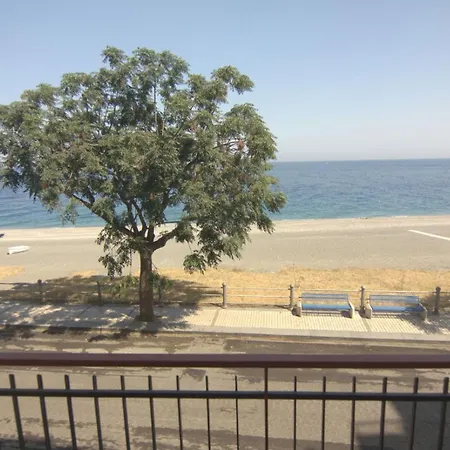 Casa Bella Vista 아파트 알리 테르메